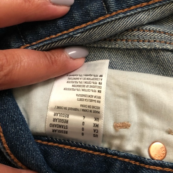American Eagle MOM High Rise Jeans Size 0 - Picture 4 of 8